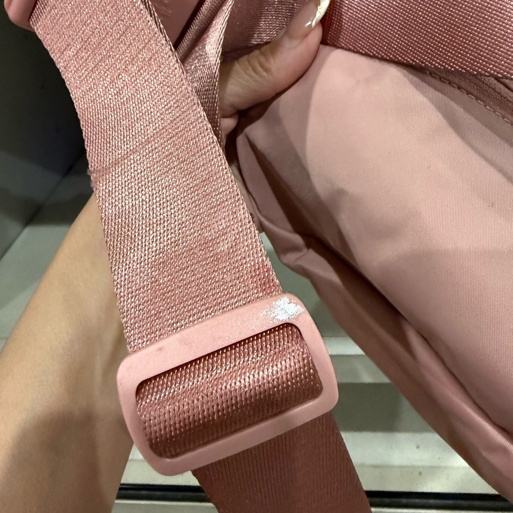 Lululemon - Picture 4 of 7